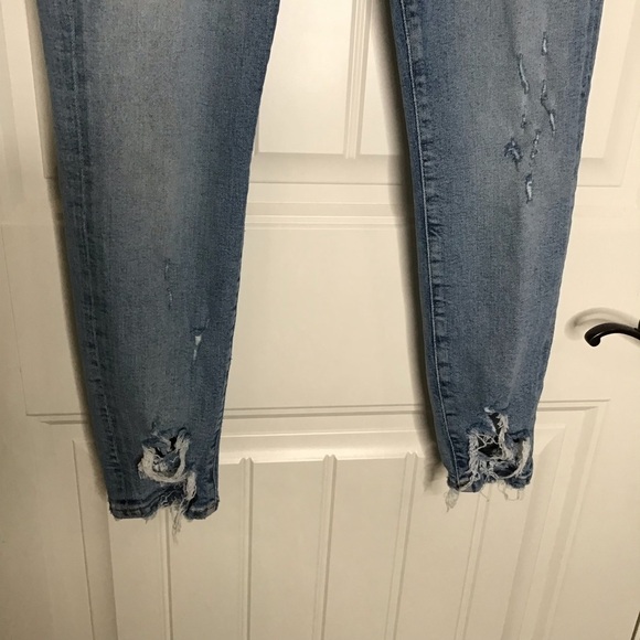AGOLDE Sophie Crop Jeans with Chewed Hem and Waistband. - Picture 5 of 15